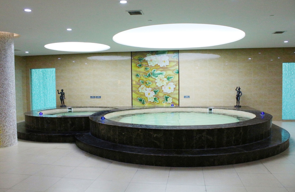 Jin Jiang Tower — Spa in Shanghai, Shanghai