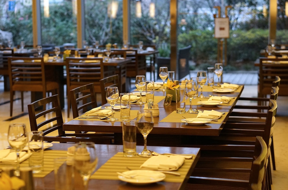 Jin Jiang Tower — Restaurant & bars in Shanghai, Shanghai