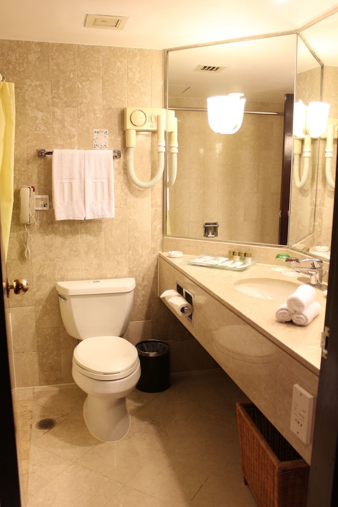 Jin Jiang Tower — Hotel rooms in Shanghai, Shanghai