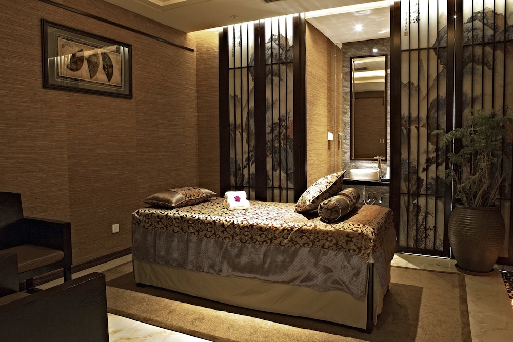 Jin Jiang Tower — Hotel rooms in Shanghai, Shanghai
