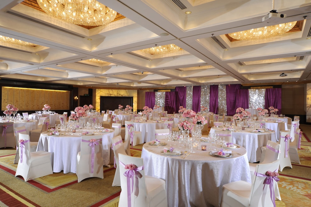 Jin Jiang Tower — Hotel building in Shanghai, Shanghai