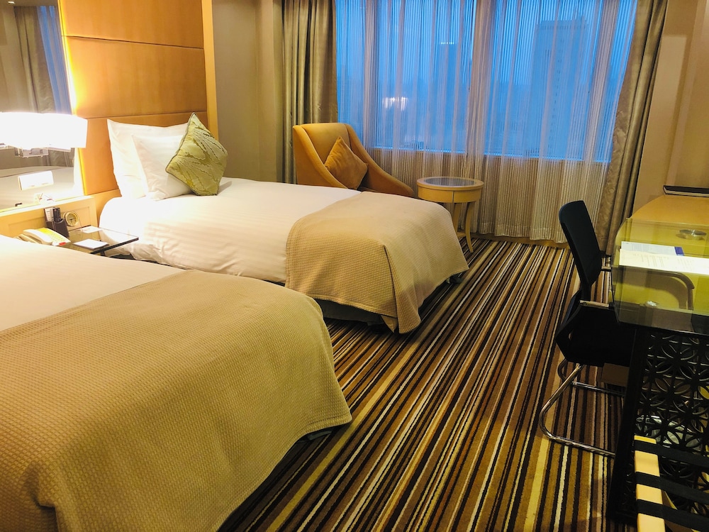 Jin Jiang Tower — Hotel rooms in Shanghai, Shanghai