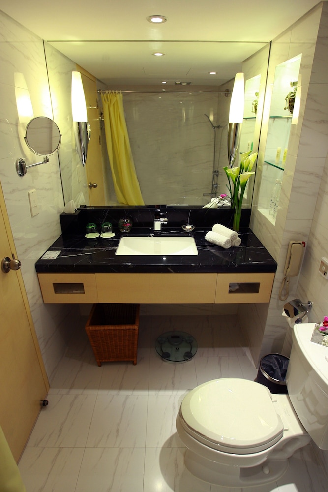 Jin Jiang Tower — Hotel rooms in Shanghai, Shanghai