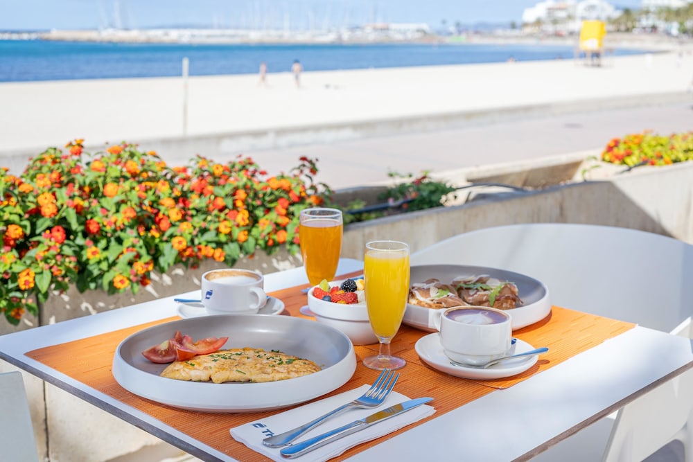 Hotel THB El Cid - Adults Only — Restaurant & bars in Playa de Palma, Balearic Islands
