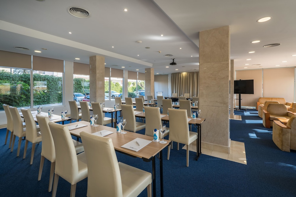 Hotel THB El Cid - Adults Only — Restaurant & bars in Playa de Palma, Balearic Islands