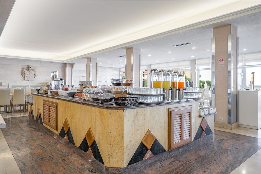 Hotel THB El Cid - Adults Only — Restaurant & bars in Playa de Palma, Balearic Islands