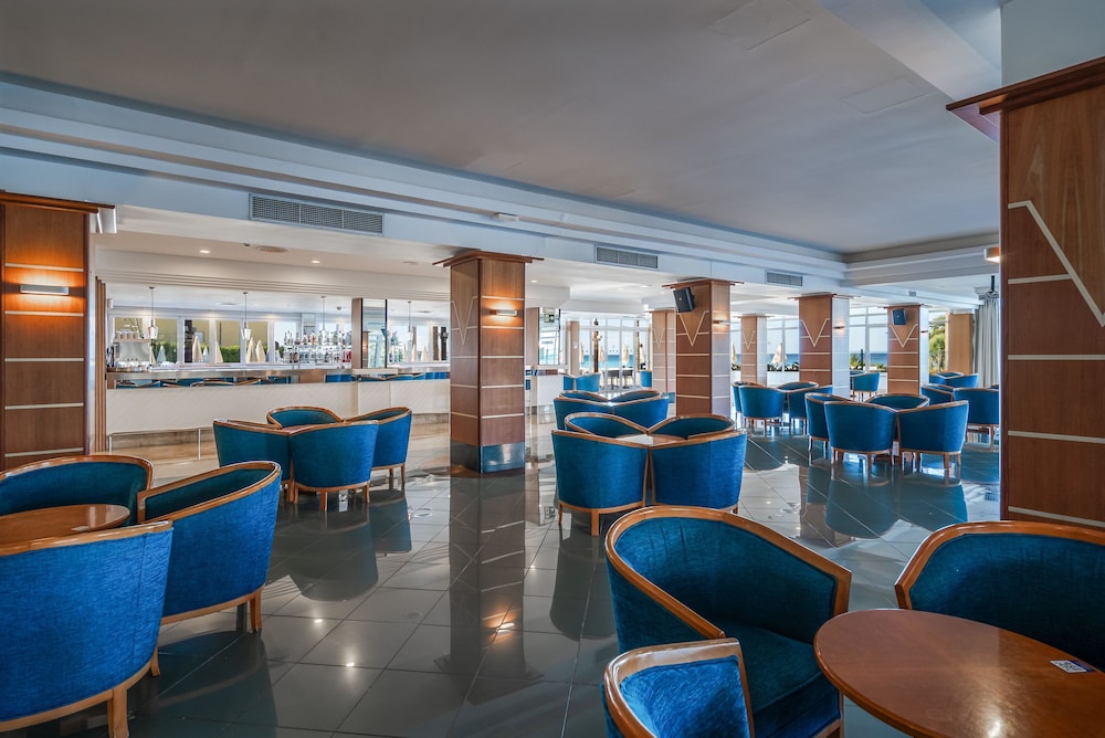 Hotel THB El Cid - Adults Only — Restaurant & bars in Playa de Palma, Balearic Islands