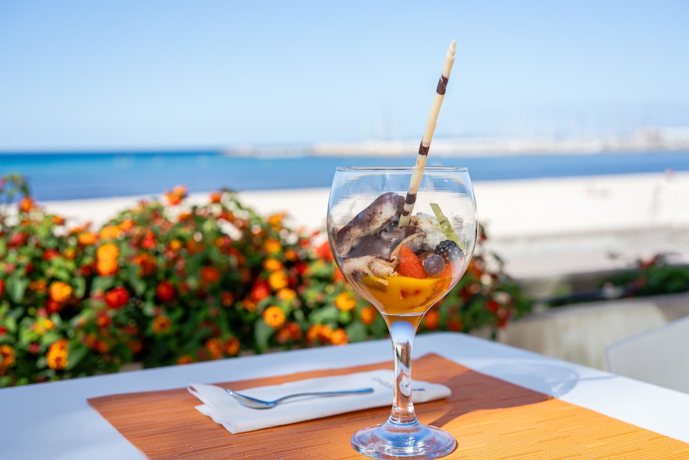 Hotel THB El Cid - Adults Only — Restaurant & bars in Playa de Palma, Balearic Islands