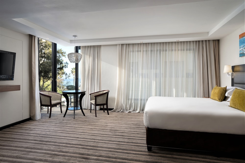 Premier Hotel Cape Town — Hotel rooms in Cape Town, Western Cape