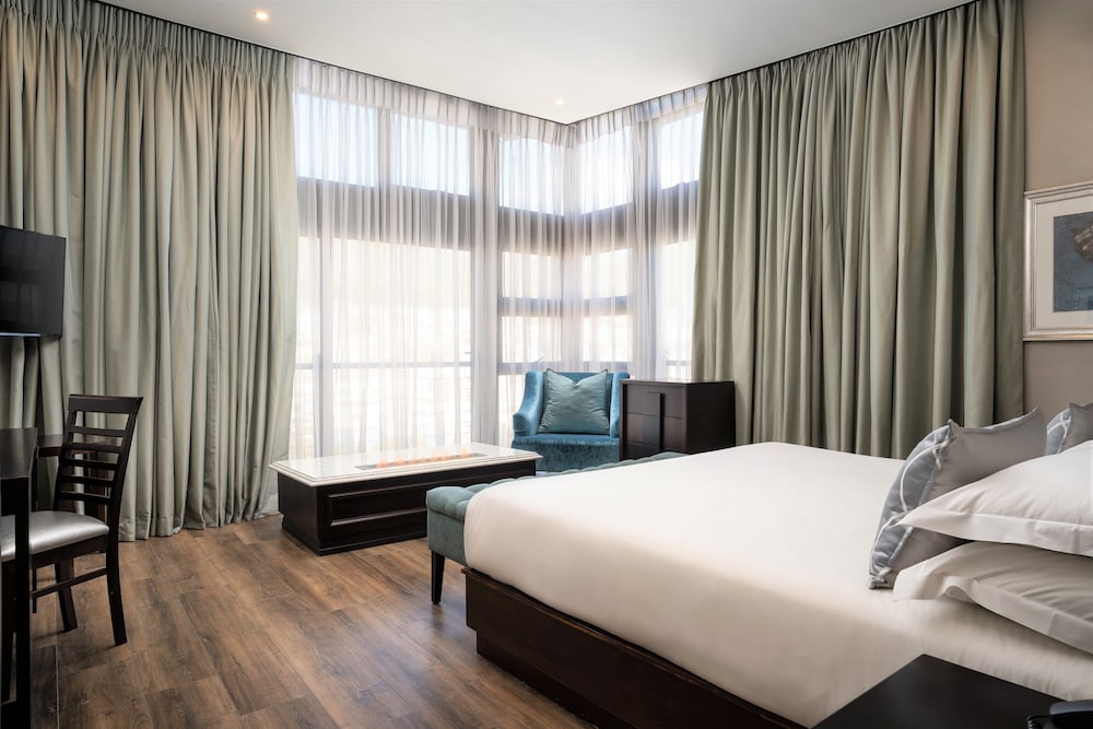 Premier Hotel Cape Town — Hotel rooms in Cape Town, Western Cape