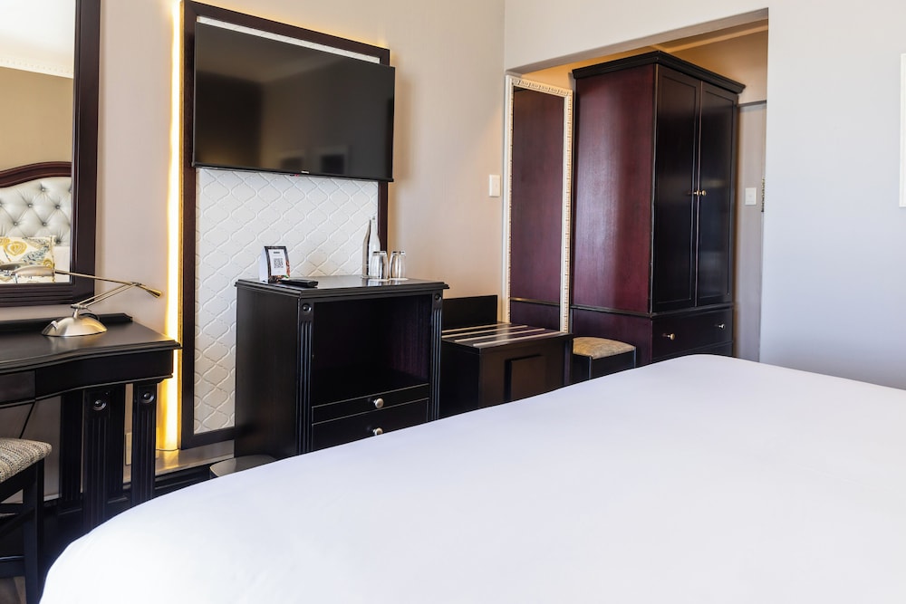 Premier Hotel Cape Town — Hotel rooms in Cape Town, Western Cape