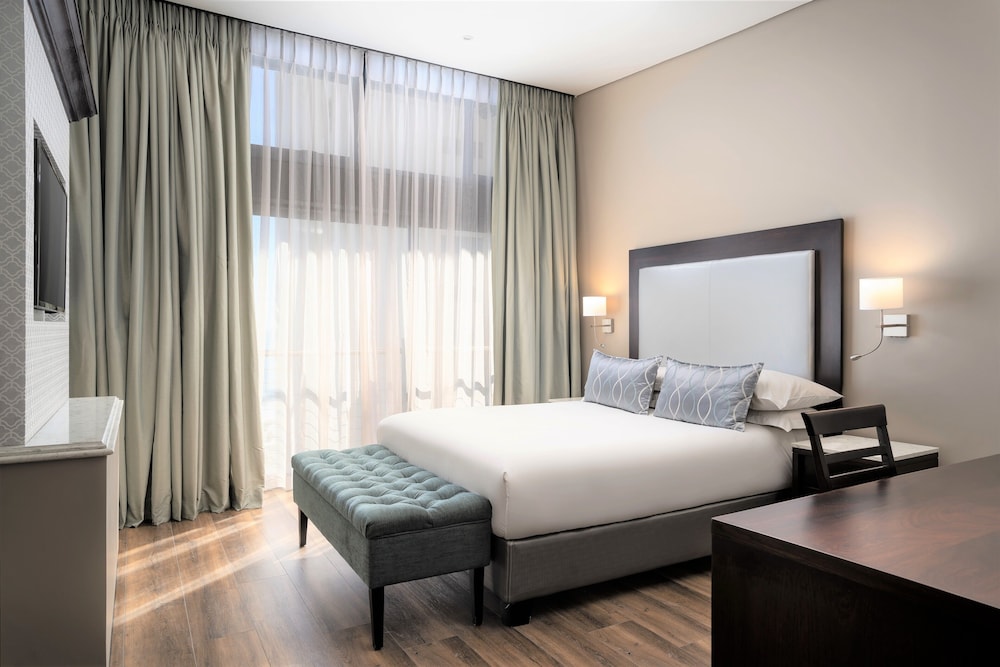 Premier Hotel Cape Town — Hotel rooms in Cape Town, Western Cape