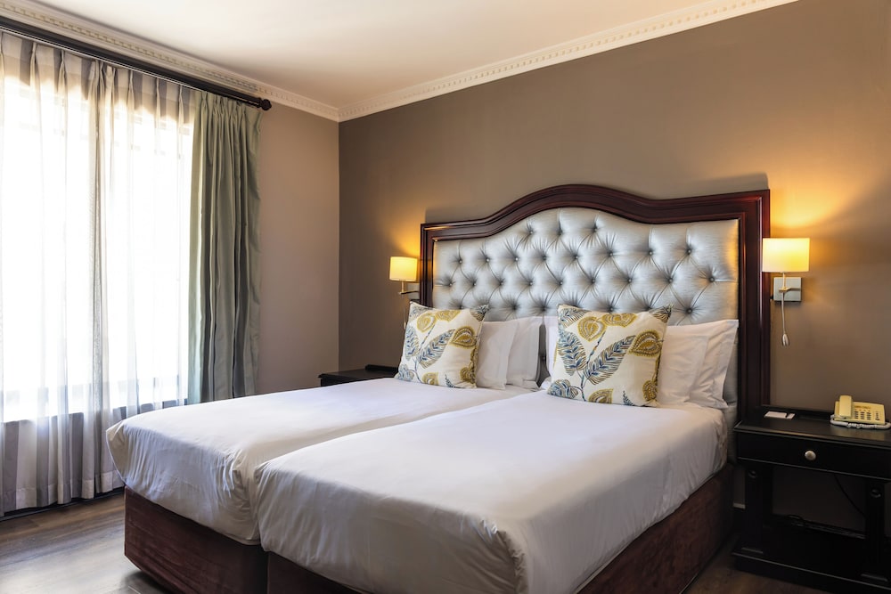 Premier Hotel Cape Town — Hotel rooms in Cape Town, Western Cape