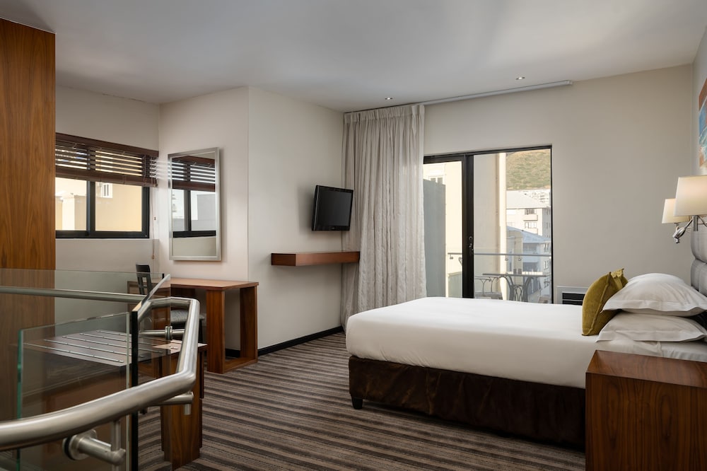 Premier Hotel Cape Town — Hotel rooms in Cape Town, Western Cape