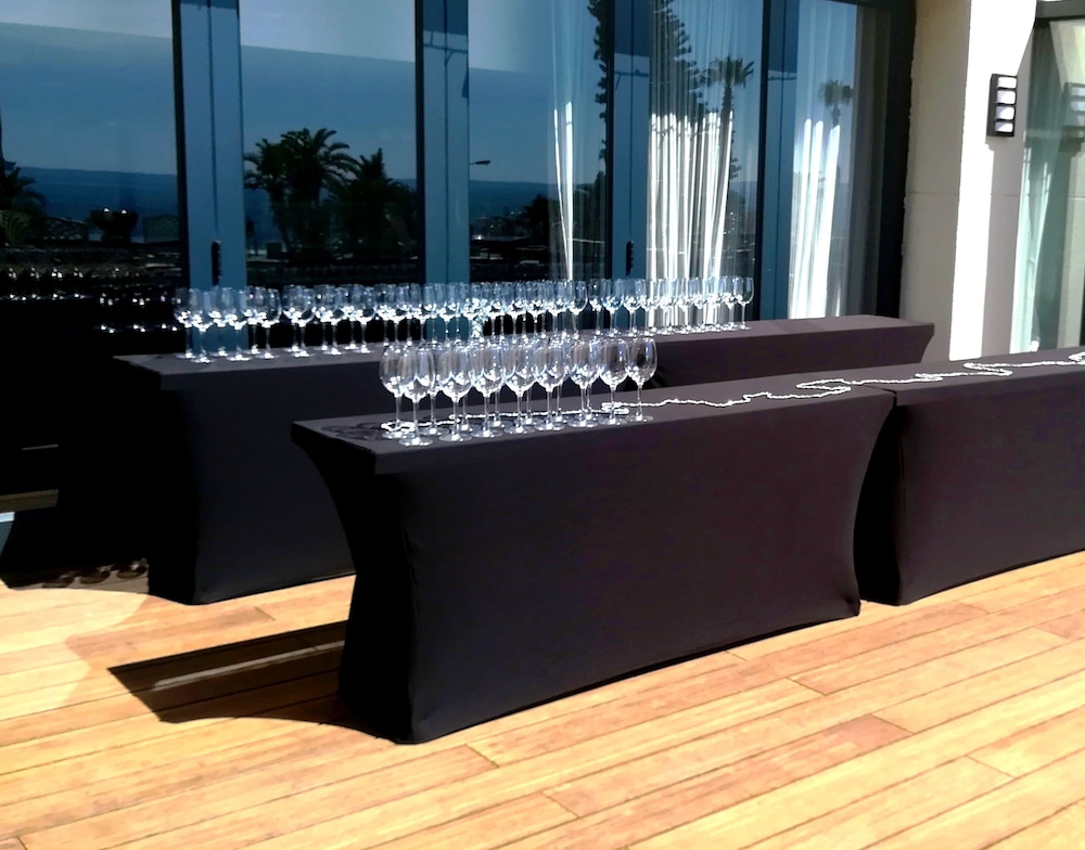Premier Hotel Cape Town — Restaurant & bars in Cape Town, Western Cape