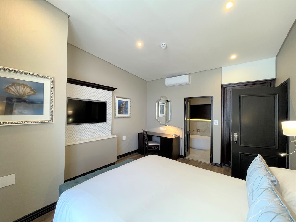 Premier Hotel Cape Town — Hotel rooms in Cape Town, Western Cape