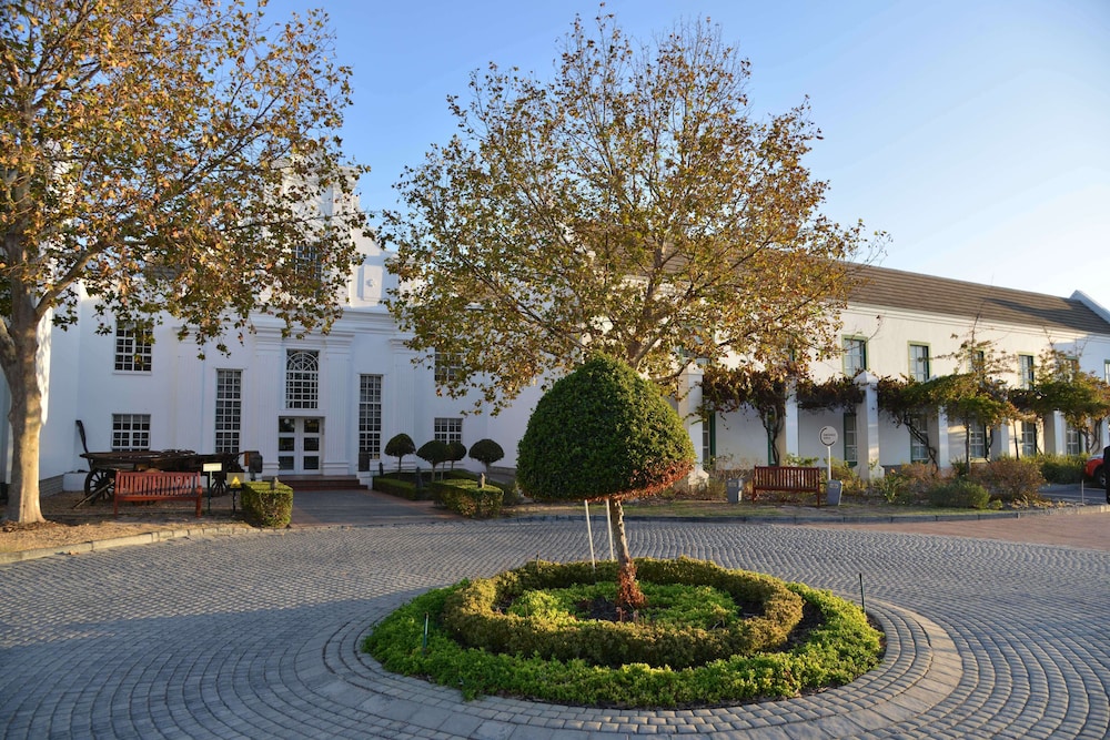 City Lodge Hotel GrandWest — Hotel building in Cape Town, Western Cape