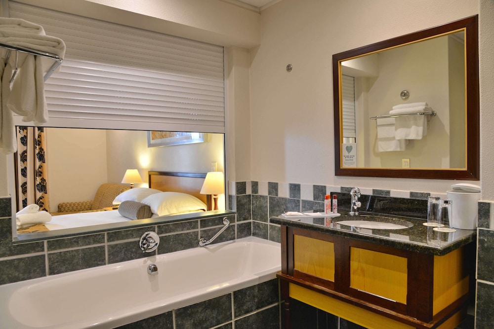 City Lodge Hotel GrandWest — Hotel rooms in Cape Town, Western Cape
