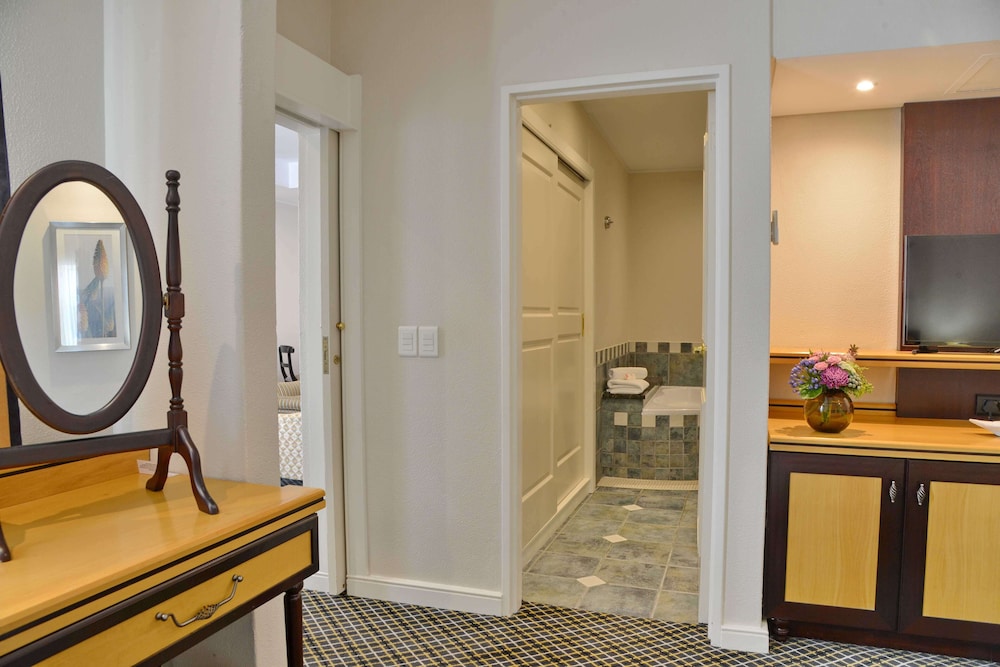 City Lodge Hotel GrandWest — Hotel rooms in Cape Town, Western Cape