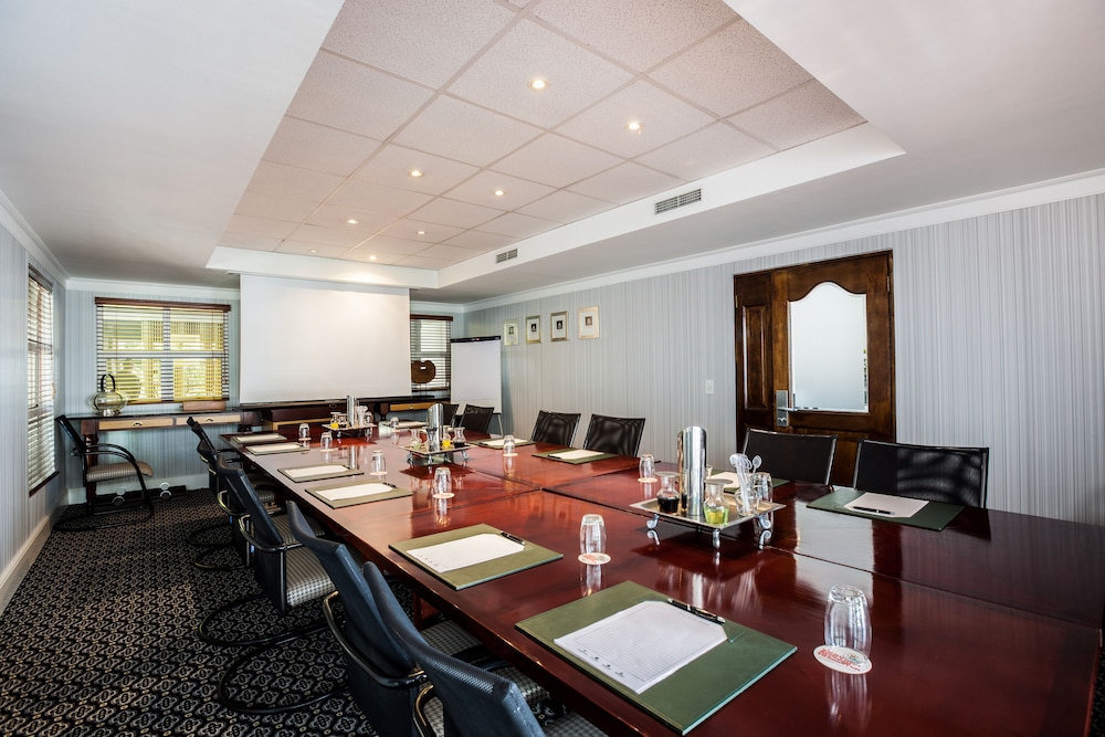 City Lodge Hotel GrandWest — Restaurant & bars in Cape Town, Western Cape