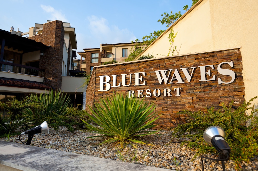 Blue Waves Resort