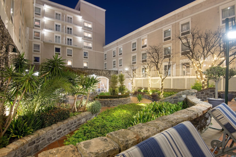 The Commodore Hotel — Hotel building in Cape Town, Western Cape
