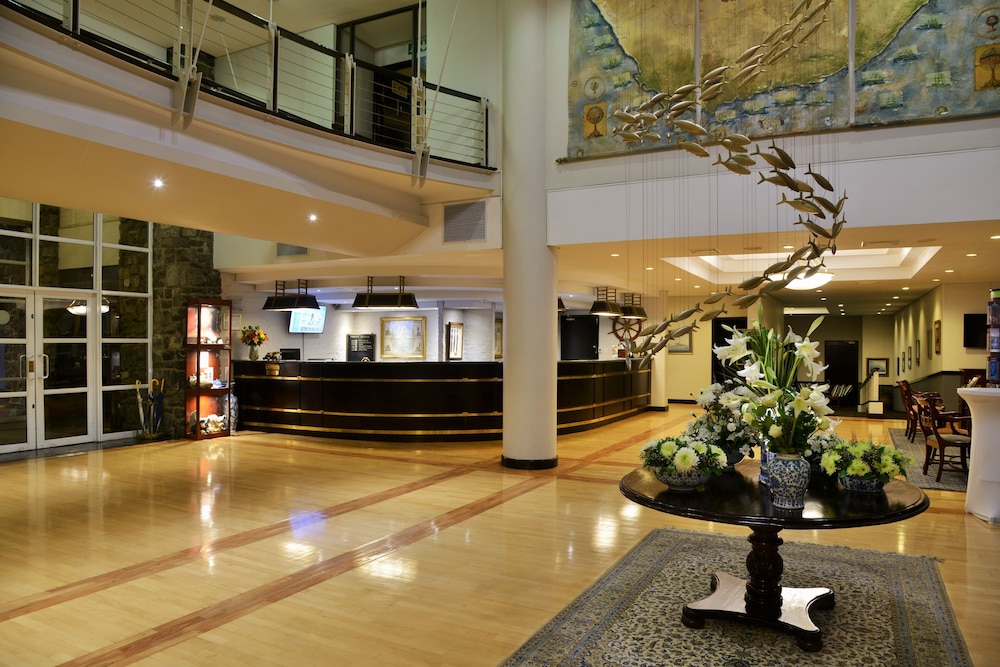 The Commodore Hotel — Hotel building in Cape Town, Western Cape