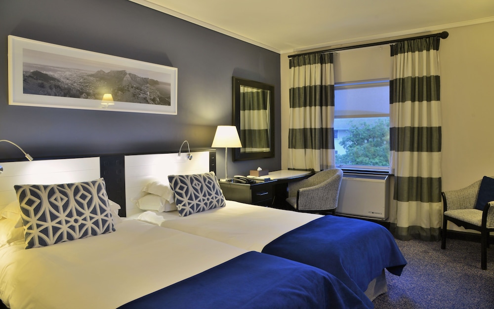 The Commodore Hotel — Hotel rooms in Cape Town, Western Cape