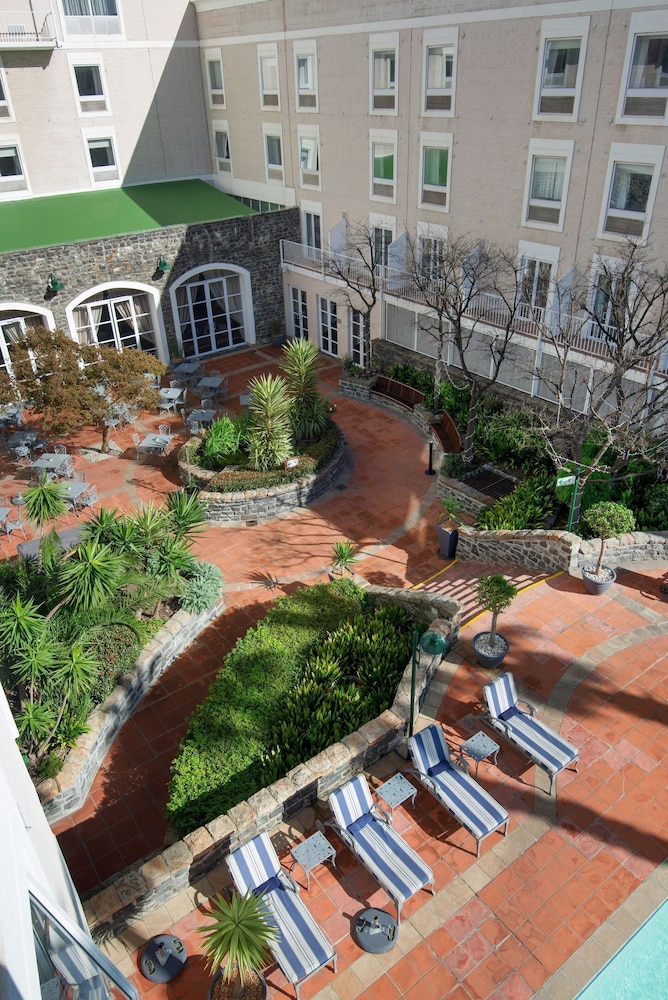 The Commodore Hotel — Hotel building in Cape Town, Western Cape