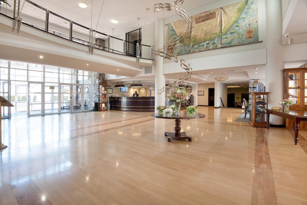 The Commodore Hotel — Hotel building in Cape Town, Western Cape