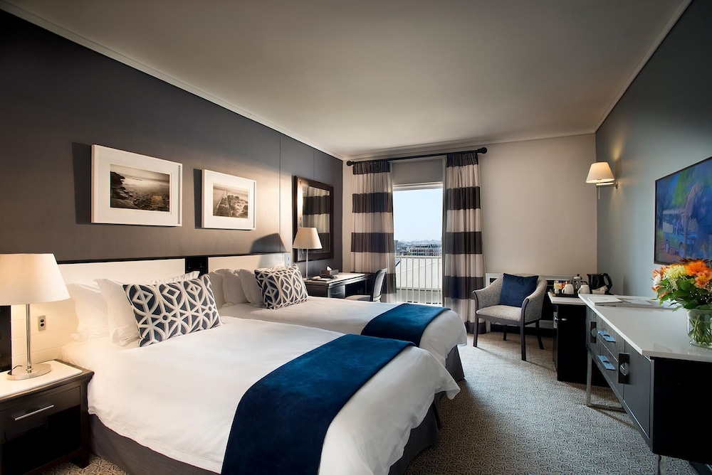 The Commodore Hotel — Hotel rooms in Cape Town, Western Cape