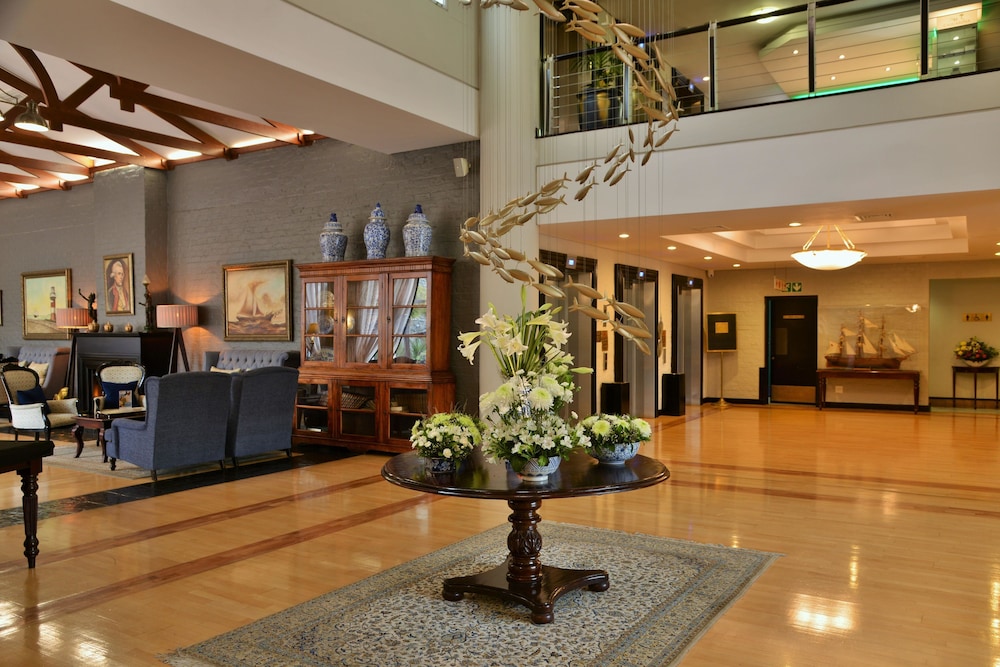 The Commodore Hotel — Hotel building in Cape Town, Western Cape