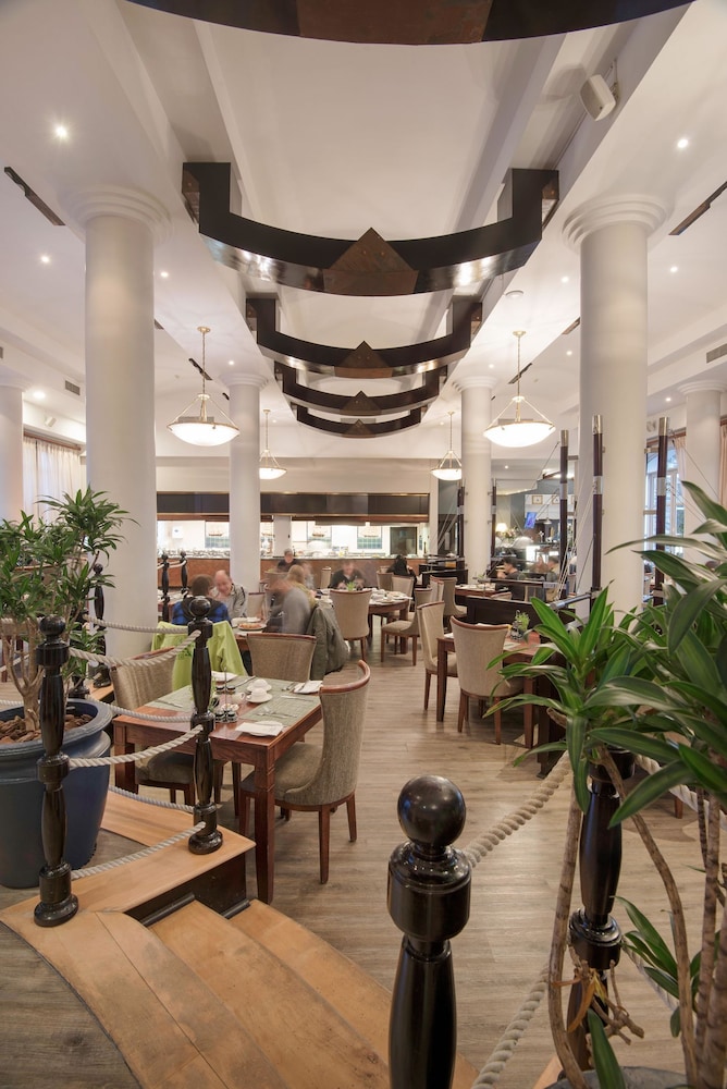 The Commodore Hotel — Restaurant & bars in Cape Town, Western Cape