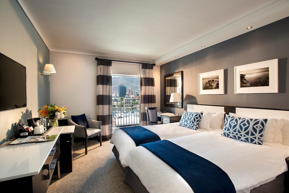 The Commodore Hotel — Hotel rooms in Cape Town, Western Cape