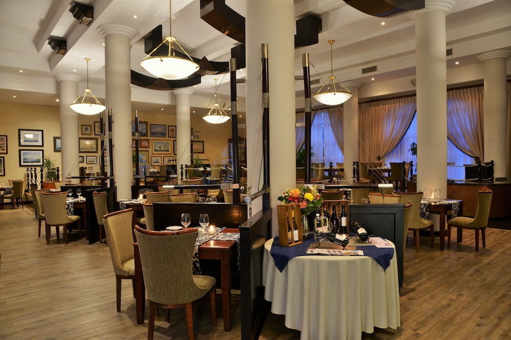 The Commodore Hotel — Restaurant & bars in Cape Town, Western Cape