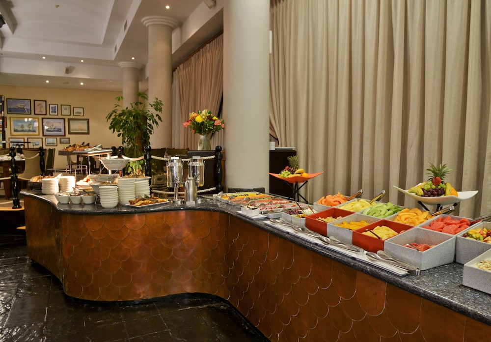 The Commodore Hotel — Restaurant & bars in Cape Town, Western Cape