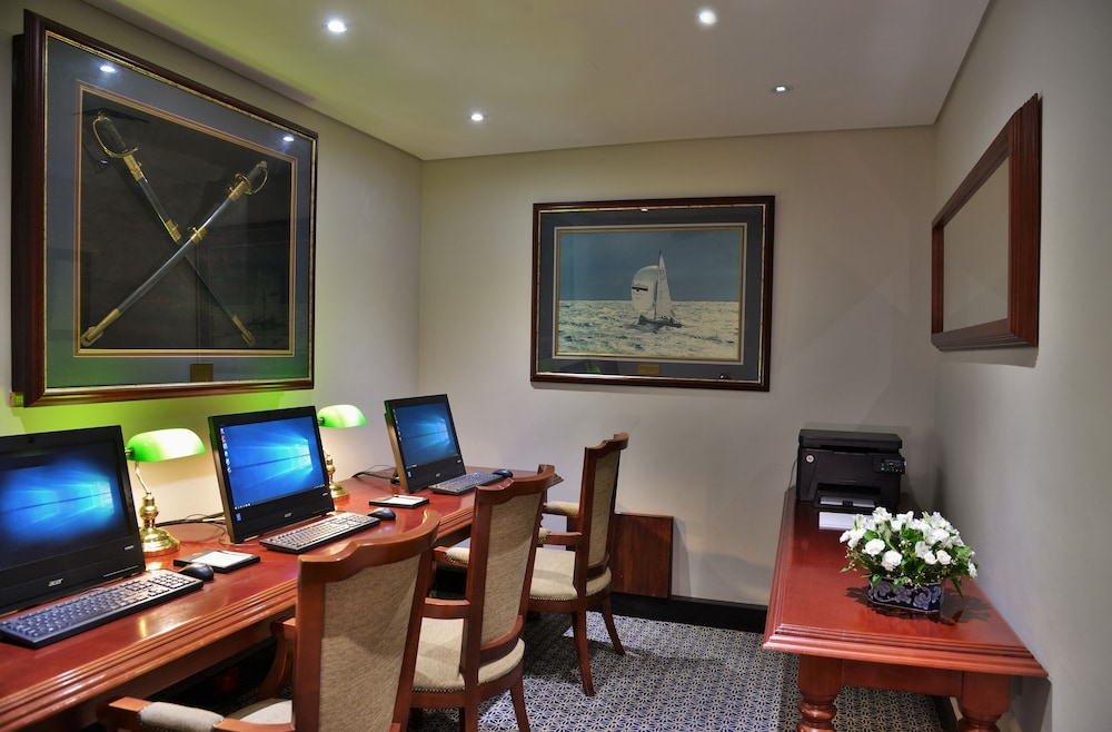 The Commodore Hotel — Hotel building in Cape Town, Western Cape