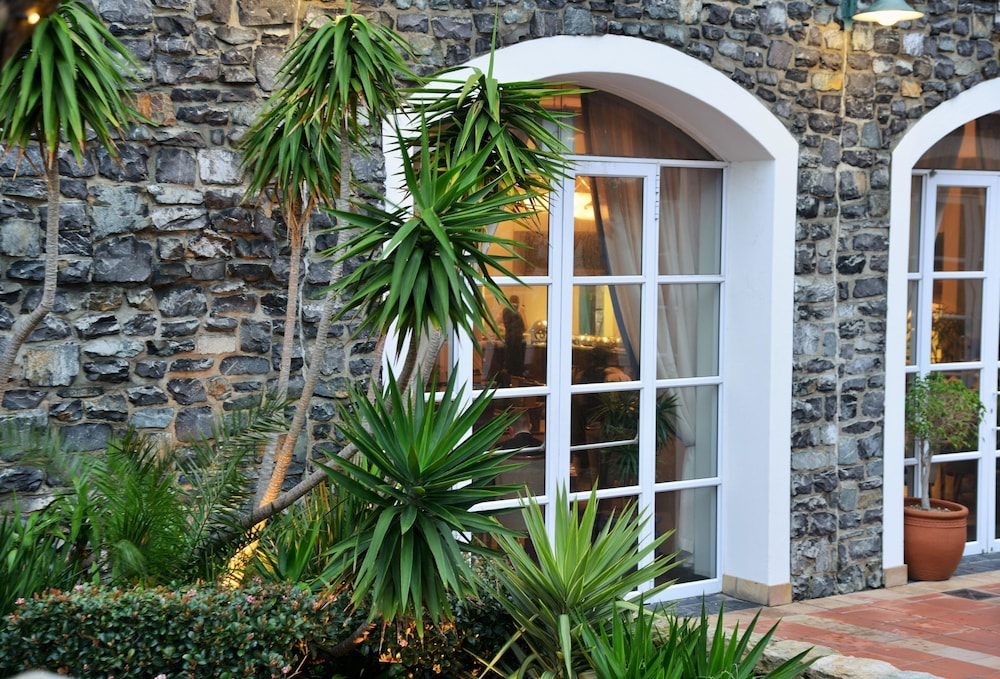 The Commodore Hotel — Hotel building in Cape Town, Western Cape