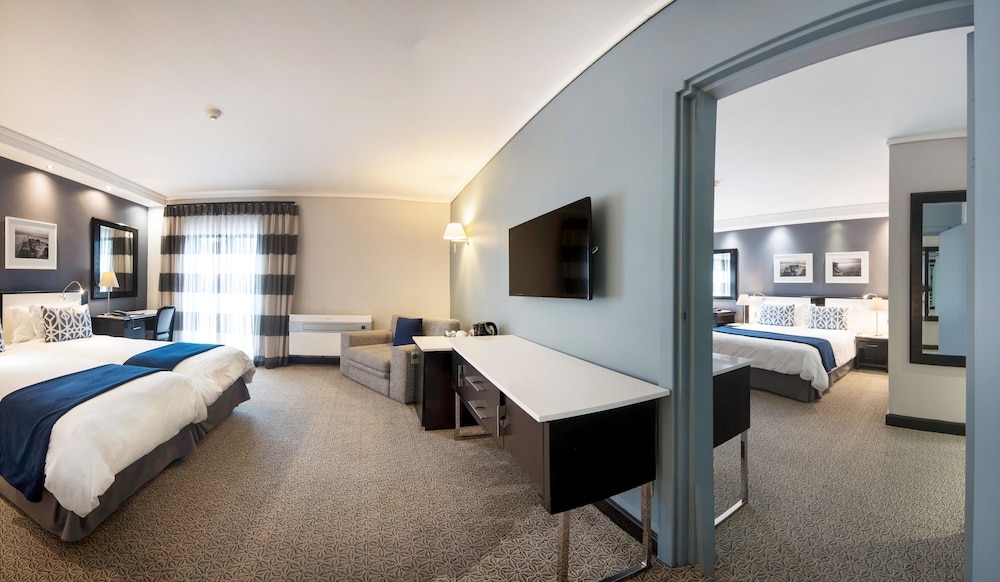 The Commodore Hotel — Hotel rooms in Cape Town, Western Cape