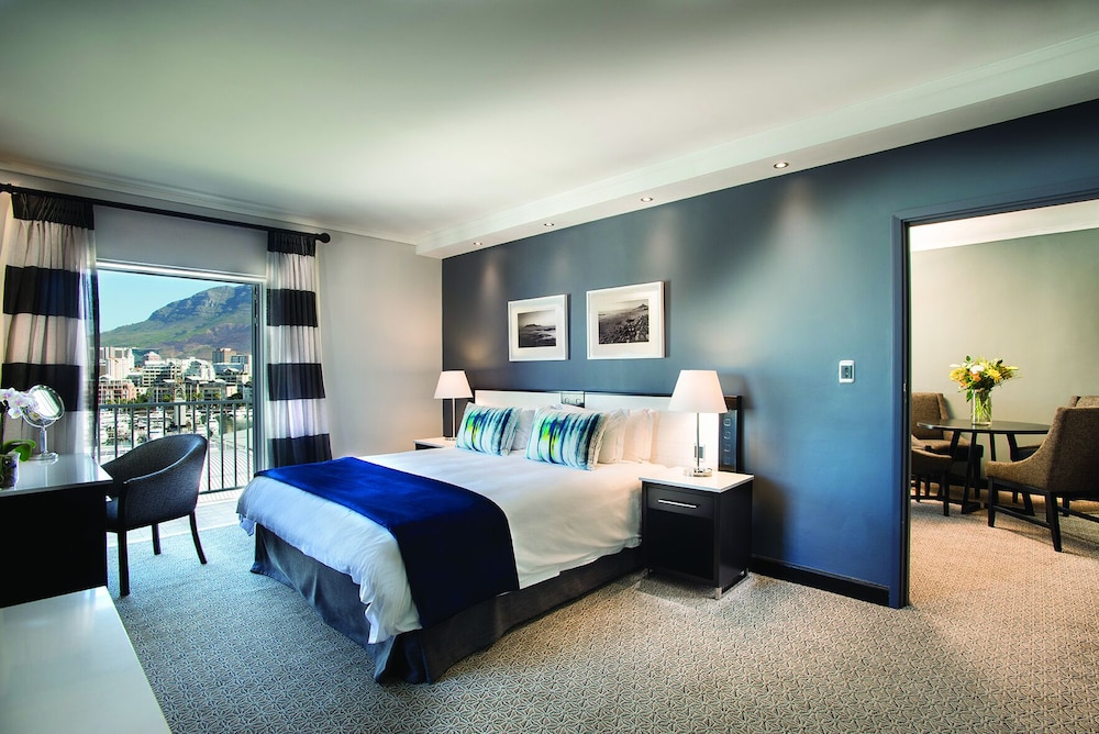 The Commodore Hotel — Hotel rooms in Cape Town, Western Cape