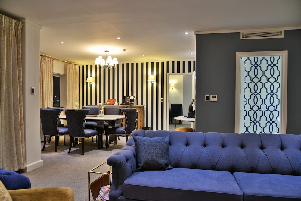 The Commodore Hotel — Restaurant & bars in Cape Town, Western Cape