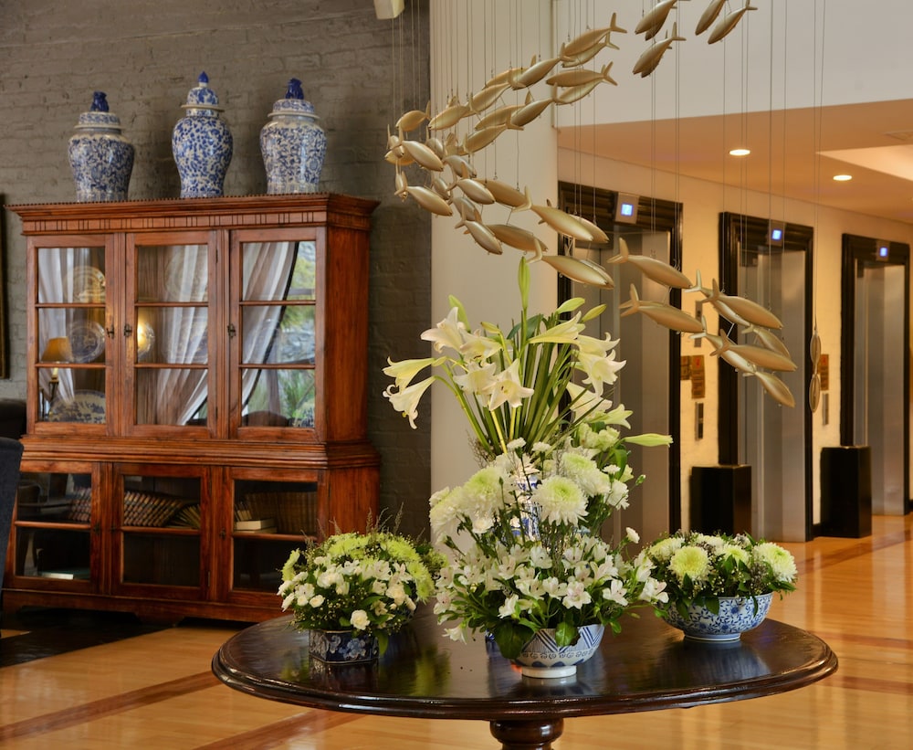 The Commodore Hotel — Hotel building in Cape Town, Western Cape