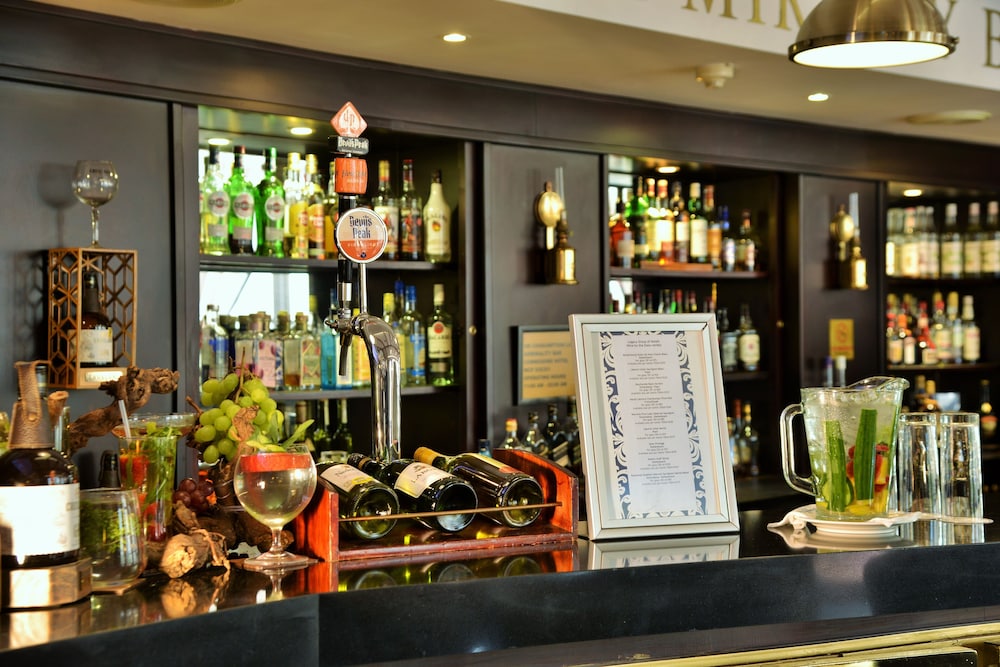 The Commodore Hotel — Restaurant & bars in Cape Town, Western Cape