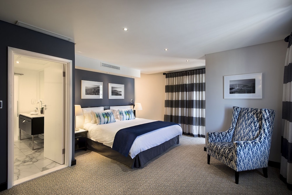 The Commodore Hotel — Hotel rooms in Cape Town, Western Cape