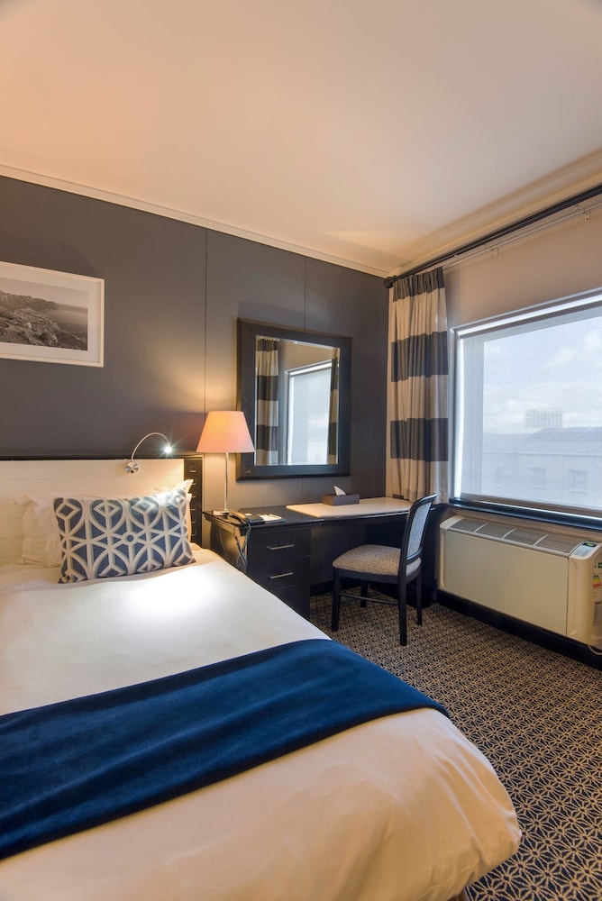 The Commodore Hotel — Hotel rooms in Cape Town, Western Cape
