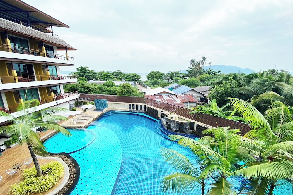 Aqua Resort Phuket - Near Beach and Chalong Pier
