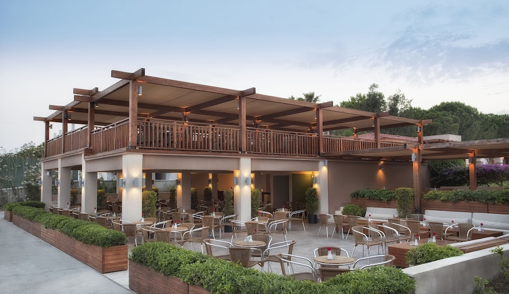 Akka Alinda Hotel — Restaurant & bars in Kemer