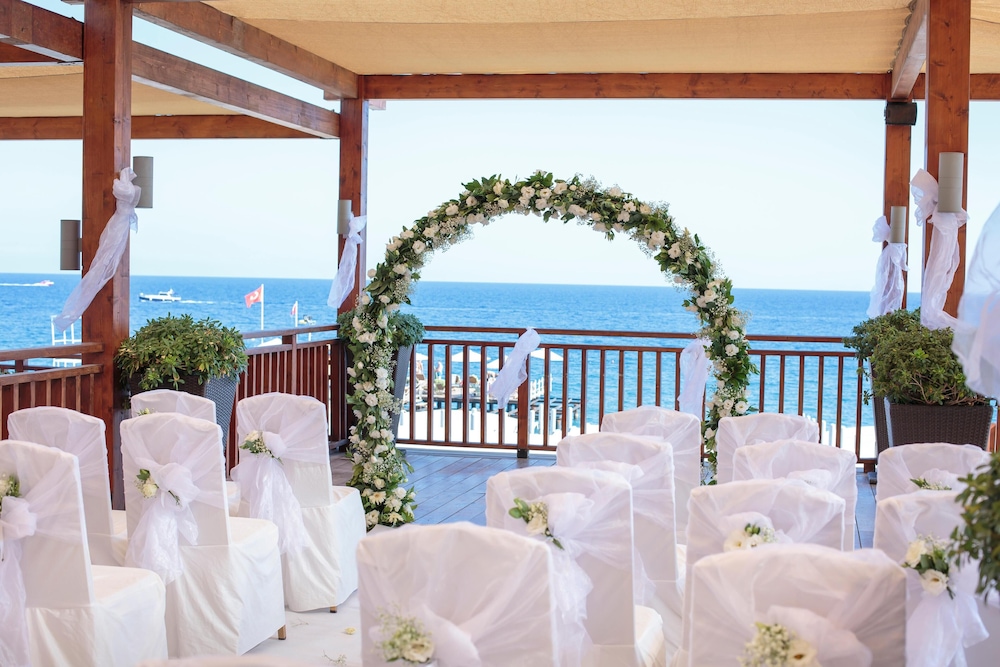 Akka Alinda Hotel — Hotel building in Kemer