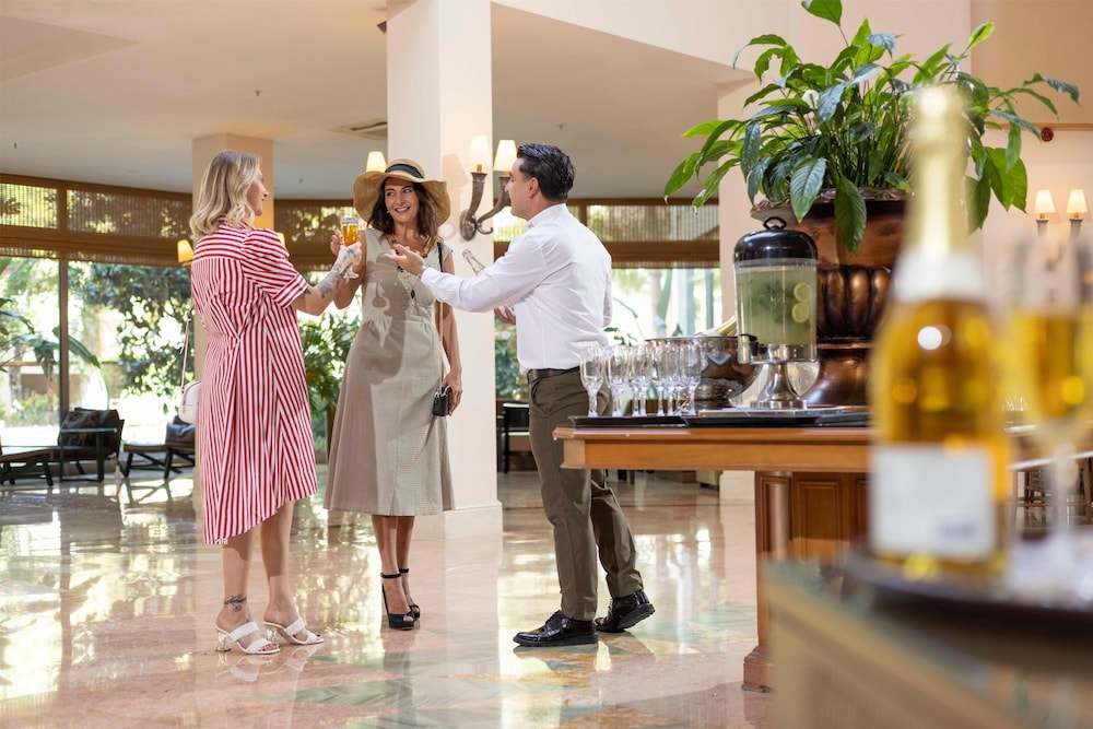 Akka Alinda Hotel — Restaurant & bars in Kemer