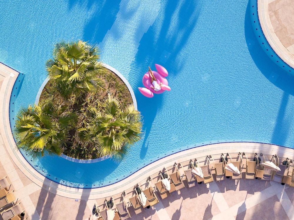 Akka Alinda Hotel — Swimming pool in Kemer